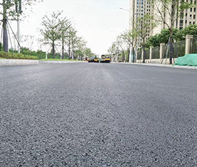 花园小区楼盘路面施工