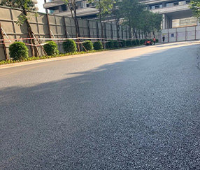 花园小区楼盘路面施工
